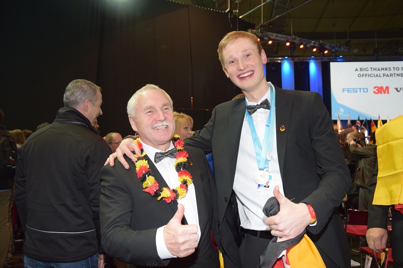 Tim Welberg und Günther Kropf bei der EuroSkills Siegerehrung 2016