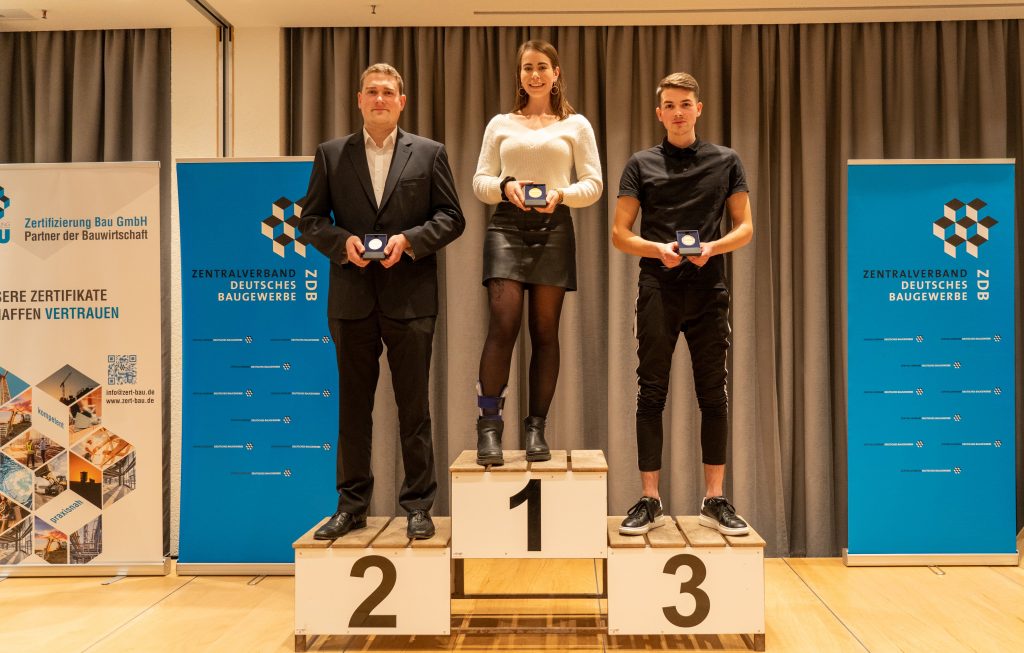 Sensation bei der deutschen Fliesenlegermeisterschaft: Siegerehrung der Fliesenlegermeisterschaften mit Anne-Kathrin Heidrich als Siegerin
