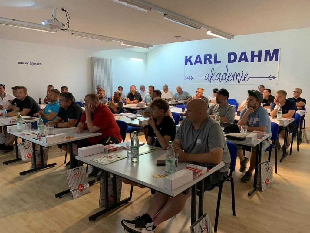Großformat-Seminare mit reichlich Vorträgen bei der Firma Karl Dahm in Seebruck
